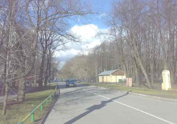 Янтарный проезд. С правой стороны Бабушкинский парк